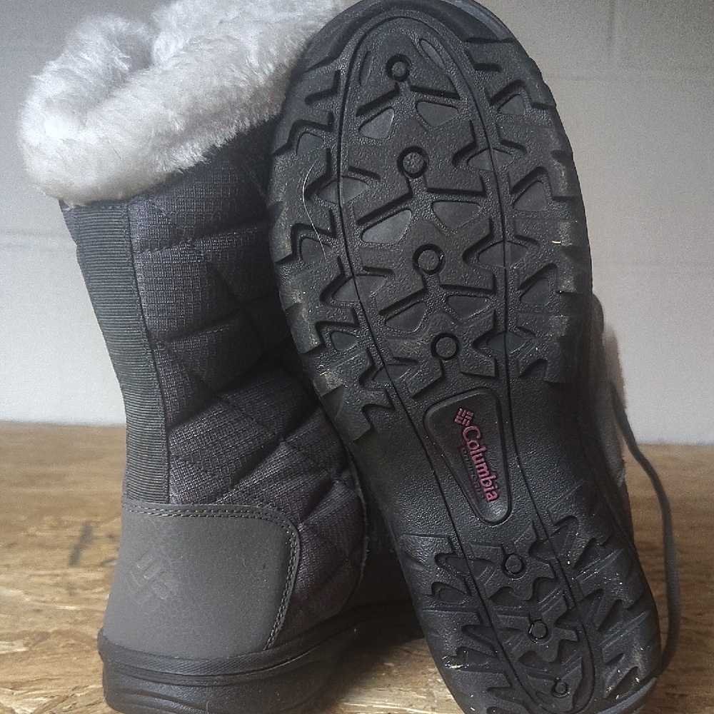 Columbia Women's Gray Winter Boots